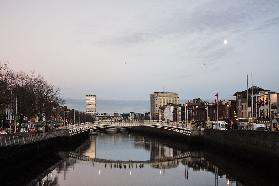 Il cielo di Irlanda ti copre di verde e ti annega di blu